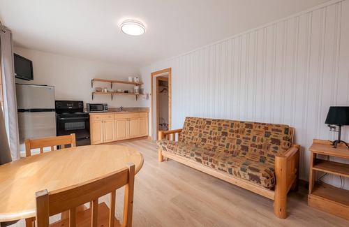 Ucluelet Cottage | One Bedroom Suite | Ocean View