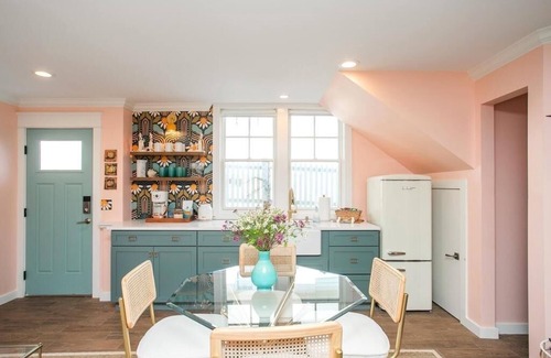 Hillsboro Village Apartment | One Block from Belmont Guest Suite-2 BR-Sleeps 6