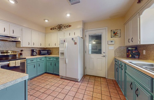 Laguna Vista House | One-level home with huge back yard, adjacent nature trail, & screened patio