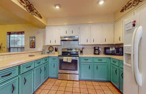 Laguna Vista House | One-level home with huge back yard, adjacent nature trail, & screened patio