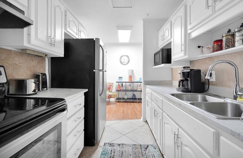 Northside House | one mile away from interstate 295 and few miles away from the beac.