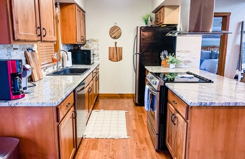 Indian Point Cabin | ONE Minute from Silver Dollar City! INDOOR Pool!