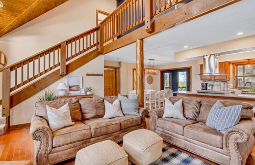 Indian Point Cabin | ONE Minute from Silver Dollar City! INDOOR Pool!