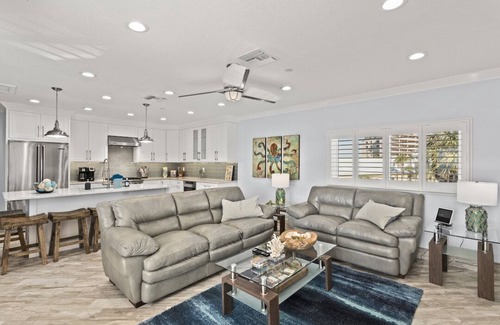 Seminole Condo | One-of-a-Kind … 4 Bdrm, 3.5 Bath Beach Chateaux Condo . Just Steps to Beach