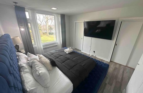 Paterson Apartment | One of a kind 5-Bedroom villa with heated pool