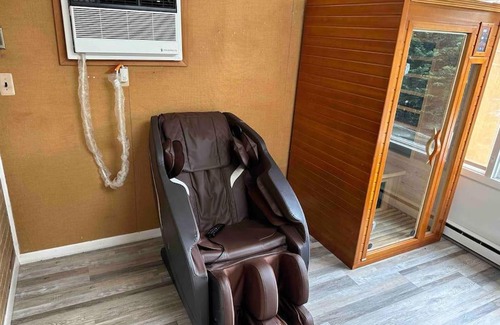 Paterson Apartment | One of a kind 5-Bedroom villa with heated pool