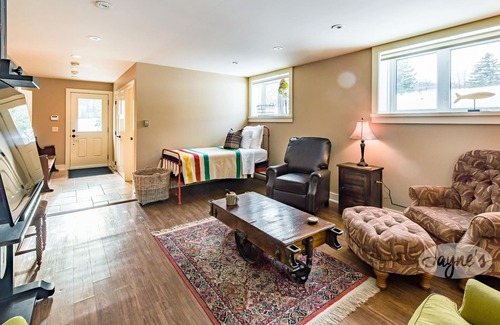 Mulmur Other | One-of-a-kind farm lifestyle experience! Cozy 2 bed 2 bath farmhouse in Mulmur!