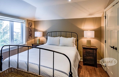 Mulmur Other | One-of-a-kind farm lifestyle experience! Cozy 2 bed 2 bath farmhouse in Mulmur!