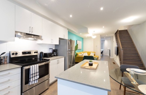 Downsview House | ONE Of A KIND HOME 4,000 S.Q. FT/4 BDRM & 3.5 BATH