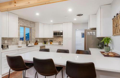 Berkley House | One of a Kind Home with HOT TUB Pool Table and Fire Pit 4 Miles to DT