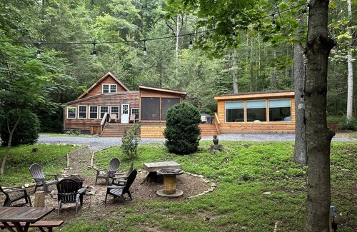 Elkton House | One-of-a-kind mountain cabin w hot-tub, near the Shenandoah NP