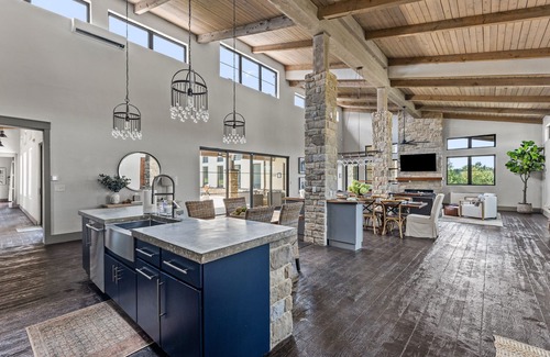 Lexington House | ONE OF A KIND Sanctuary with POOL. Keeneland, Bourbon Trail
