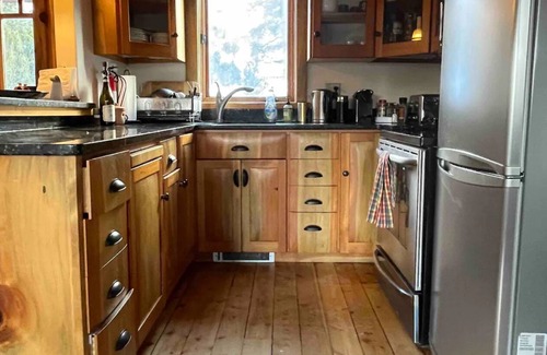 Torrey Cabin | One of a kind, secluded red rock & forest retreat Holiday Special