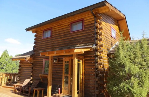 Torrey Cabin | One of a kind, secluded red rock & forest retreat Holiday Special