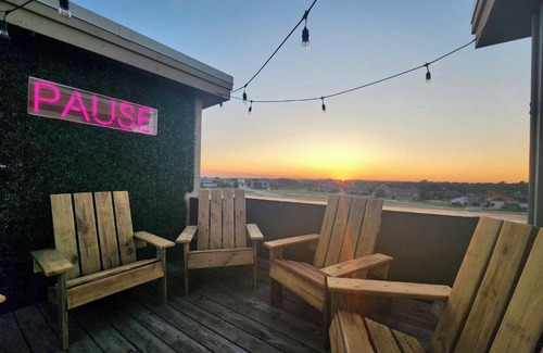 West Des Moines House | One of a Kind Townhouse - Close to Everything