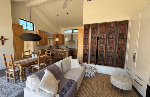 Concord Cottage | One-of-a kind wine country style in law unit, bright open sanctuary getaway