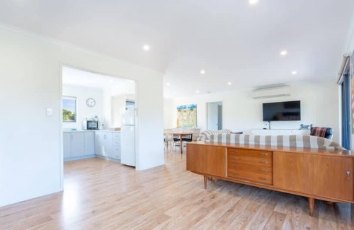 Pelican Lagoon House | One One Two Kangaroo Island Family Beach Shack