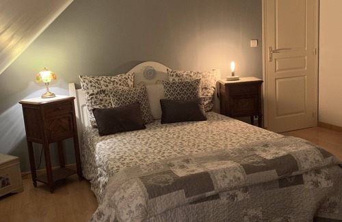 Vienne en Val Bed & Breakfast | One or two guest rooms to rent with family or friends (65- France)120€)