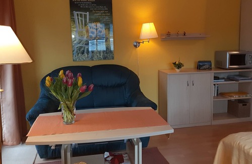 Marienberg Apartment | One-room Appartm./ Balcony im Marienberg town center - breakfast. optonal