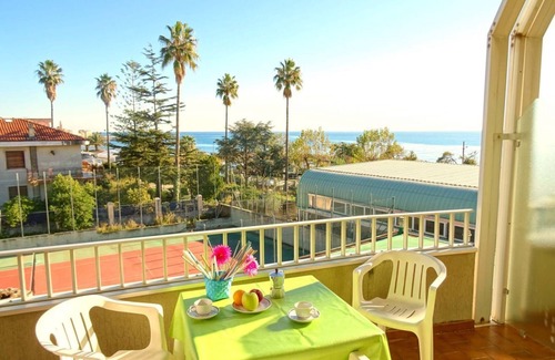 Santo Stefano al Mare Apartment | One-room flat with balcony and sea view 50 metres from the sea