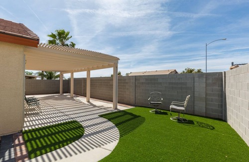 Blue Diamond Ranch House | One story Vegas Cozy Home