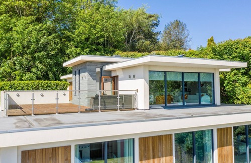 Newport Apartment | One Tennyson Apartment - an apartment that sleeps 6 guests in 3 bedrooms