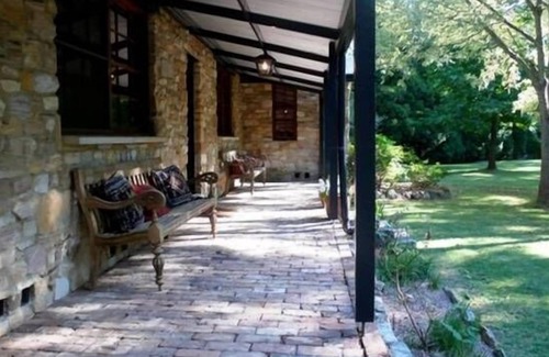 Burradoo House | One The Avenue - a quaint country lane 5 minutes to Bowral