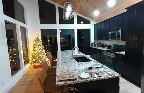 Cleveland House | Oneida Lake Jewels, Anna's Place: Stay and Play! 3 miles from Sylvan Beach!