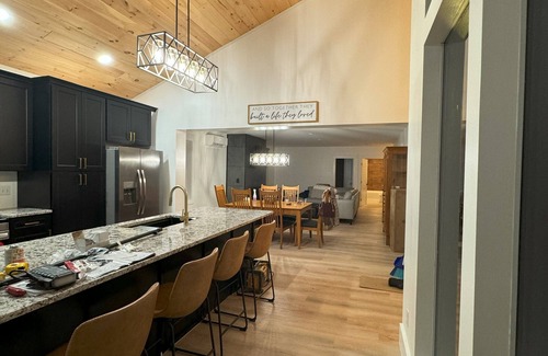 Cleveland House | Oneida Lake Jewels, Anna's Place: Stay and Play! 3 miles from Sylvan Beach!