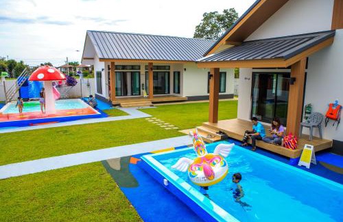 San Kamphaeng Villa | ongsa house chiang mai pool villa
