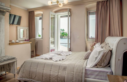 Parga Apartment | Oniro Luxury Suites in PargaTown.nCentral residence in the heart of PargaTown!