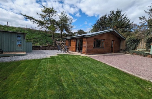 Fortrose Ski Chalet | Only 10 Second Walk to the Beach -Watch Dolphins from the comfort of the lodge.