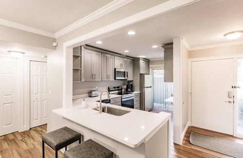 Gulf Gate Estates Condo | ONLY 2 MILES the award-winning Siesta Key Beach!