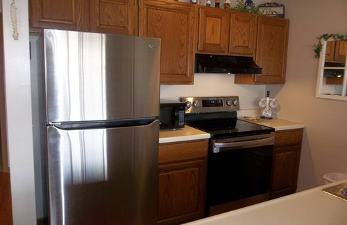 Lake Ozark Condo | Only 2 Steps In! Great Condo Overlooking Lake & Pool! King Bed!