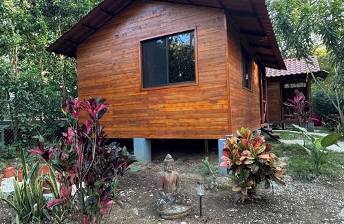 Tamarindo Cabin | Only 2km from Tamarindo, peaceful vacation rental cabin surrounded by nature.