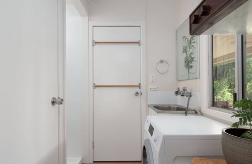 Tin Can Bay House | Only 3 minutes walk to the water!