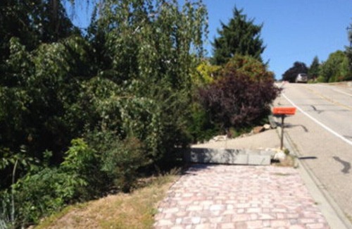 Vernon House | Only a Three Minute Walk to Beautiful, Sandy, Kalamalka Lake Beach!