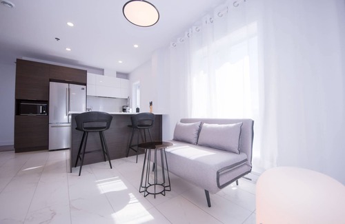 Cote-Des-Neiges—Notre-Dame-De-Grace Apartment | Only for you! KING&QUEEN Beds rooftop Terrace*Gym*