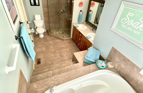 Black Mountain House | Only Minutes From Everything Kelowna Has To Offer! Licensed!