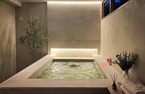 Khlong Tan Nuea House | Onsen Retreat in Heart of Bangkok