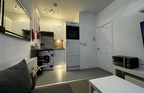 Brentwood Apartment | Onsite Apartments in Central Brentwood