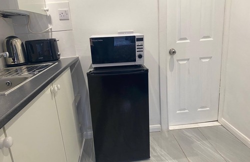 Coventry Apartment | Onsite Cosy Practical Studio - in a Quite Area