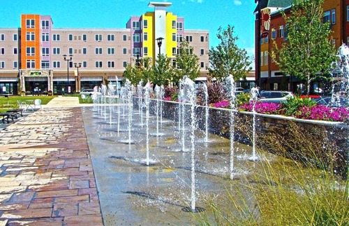 West Des Moines Apartment | Onsite Gym | Shopping | Fast Wifi | and More!