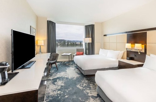 Redwood Shores Hotel | Onsite Pool, Classic 2 Double Room, Grand Bay San Francisco Hotel