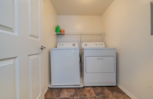 Mira Loma House | Ontario Airport Townhouse