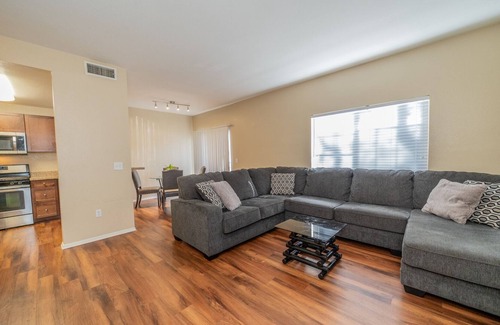 Mira Loma House | Ontario Airport Townhouse