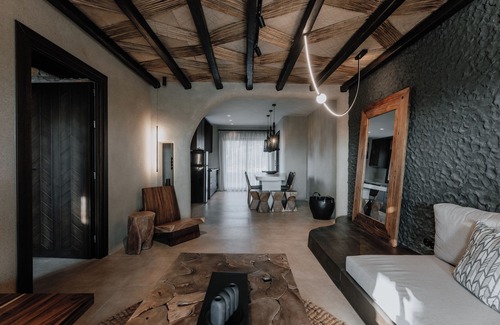 Plaka Villa | Onym Curated Villas