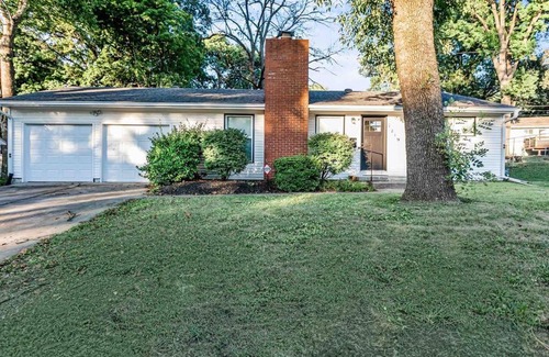 Overland Park Apartment | OP Gem/Perfect for Families/Adorable