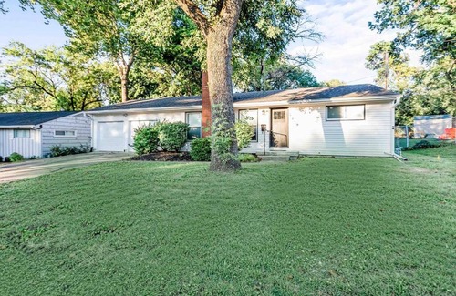 Overland Park Apartment | OP Gem/Perfect for Families/Adorable