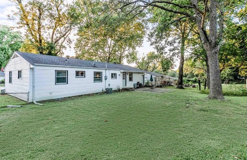 Overland Park Apartment | OP Gem/Perfect for Families/Adorable